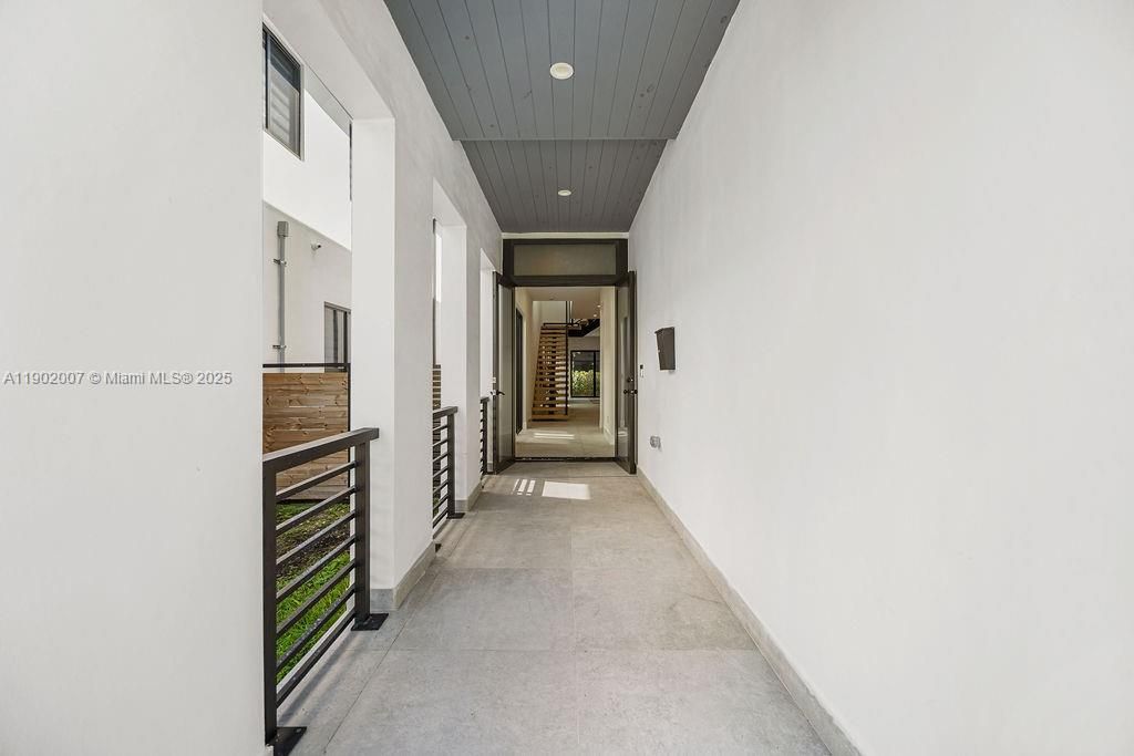 Vendido Recientemente: $1,475,000 (4 camas, 4 baños, 2326 Pies cuadrados)