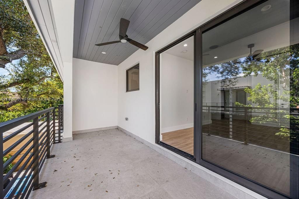 Vendido Recientemente: $1,475,000 (4 camas, 4 baños, 2326 Pies cuadrados)