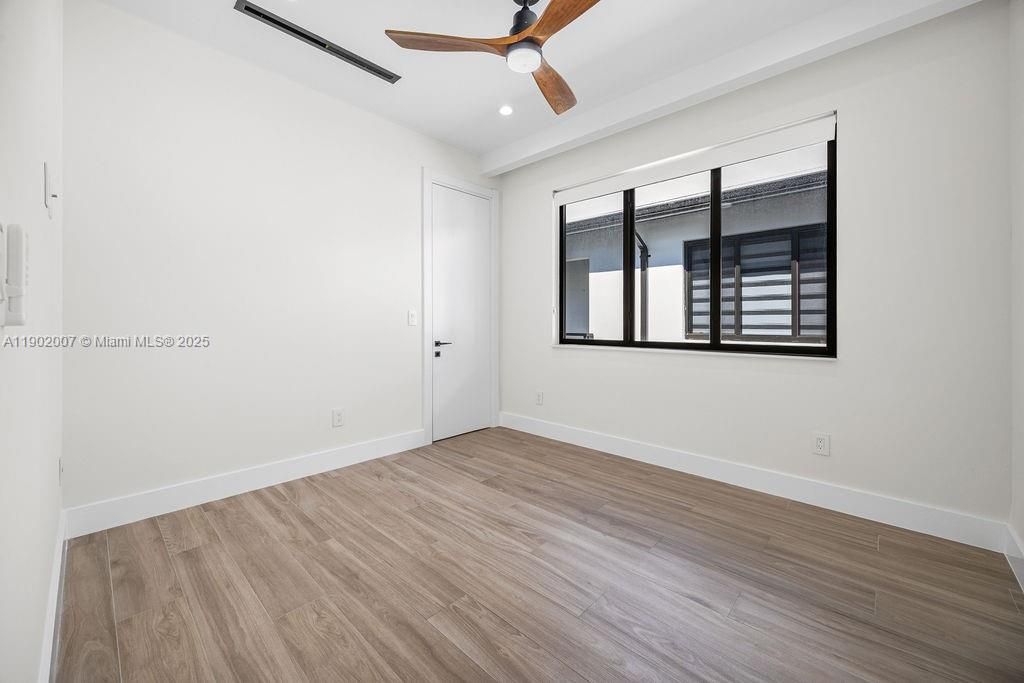 Vendido Recientemente: $1,475,000 (4 camas, 4 baños, 2326 Pies cuadrados)