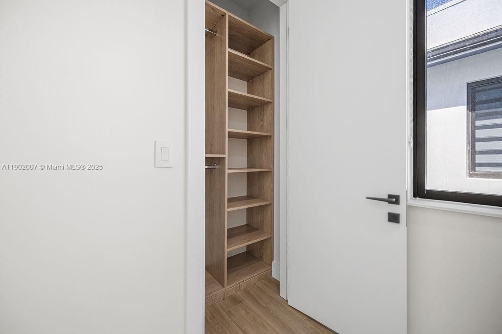 Vendido Recientemente: $1,475,000 (4 camas, 4 baños, 2326 Pies cuadrados)