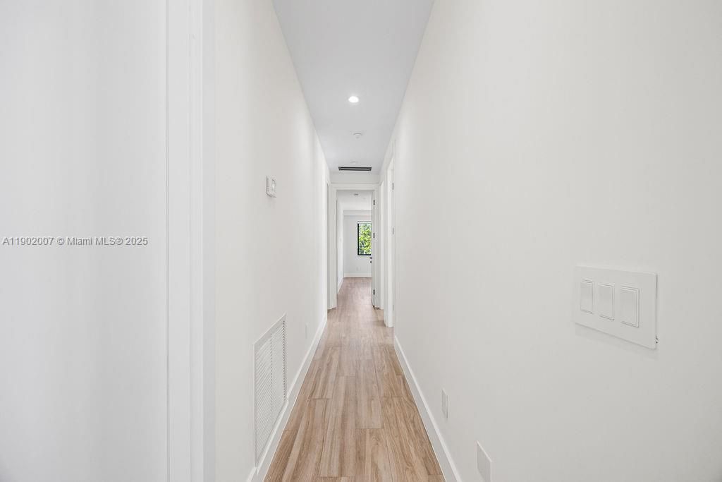 Vendido Recientemente: $1,475,000 (4 camas, 4 baños, 2326 Pies cuadrados)