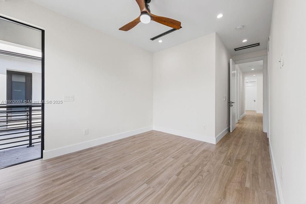 Vendido Recientemente: $1,475,000 (4 camas, 4 baños, 2326 Pies cuadrados)