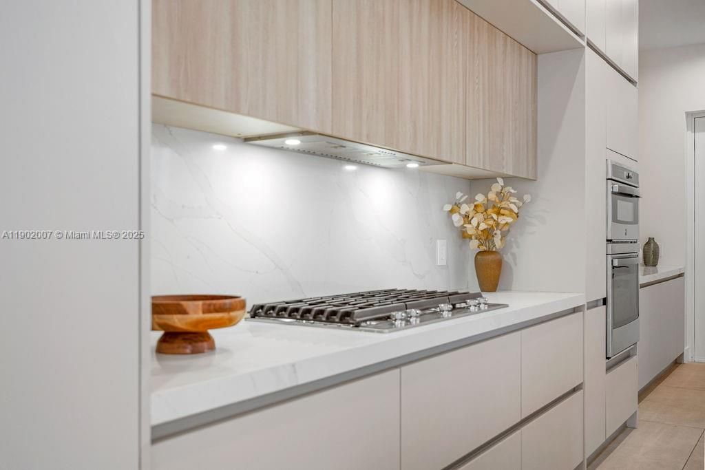 Vendido Recientemente: $1,475,000 (4 camas, 4 baños, 2326 Pies cuadrados)