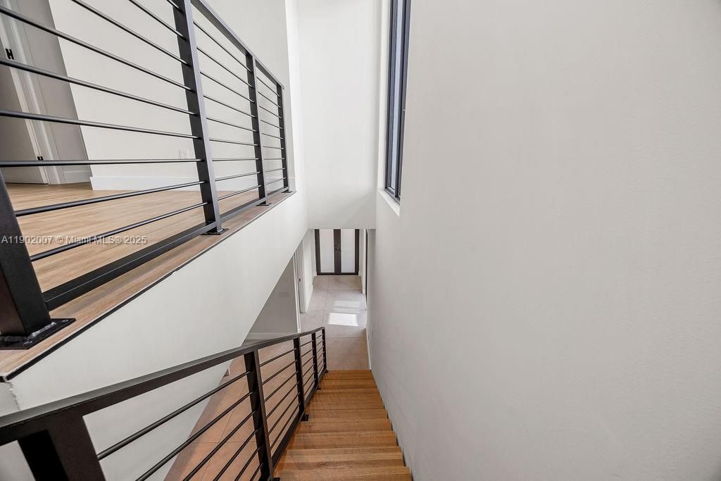 Vendido Recientemente: $1,475,000 (4 camas, 4 baños, 2326 Pies cuadrados)