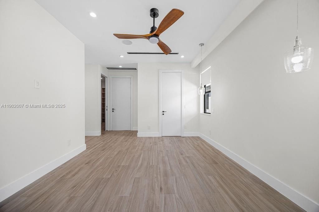 Vendido Recientemente: $1,475,000 (4 camas, 4 baños, 2326 Pies cuadrados)