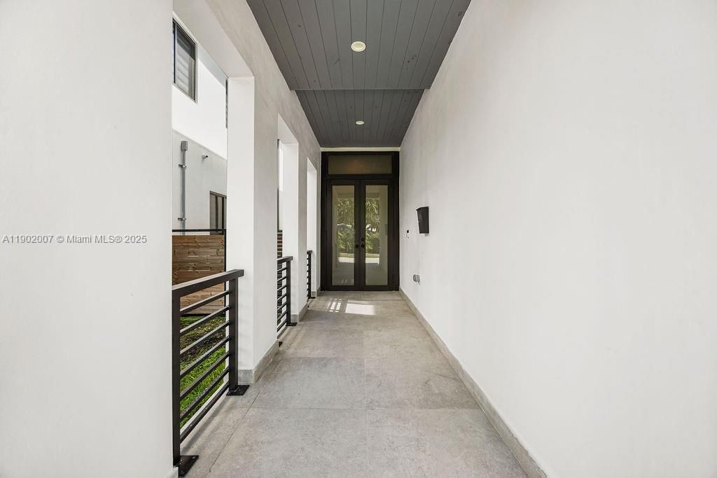 Vendido Recientemente: $1,475,000 (4 camas, 4 baños, 2326 Pies cuadrados)