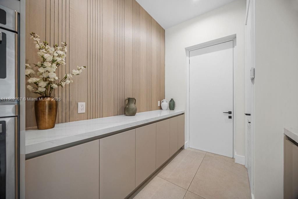 Vendido Recientemente: $1,475,000 (4 camas, 4 baños, 2326 Pies cuadrados)