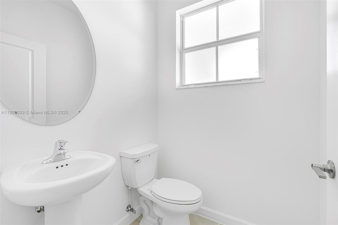 合同活跃: $2,500 (3 贝兹, 2 浴室, 1548 平方英尺)