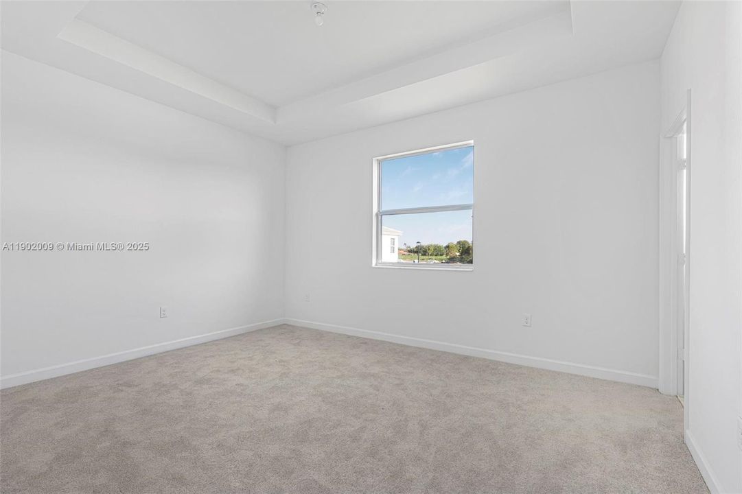 合同活跃: $2,500 (3 贝兹, 2 浴室, 1548 平方英尺)