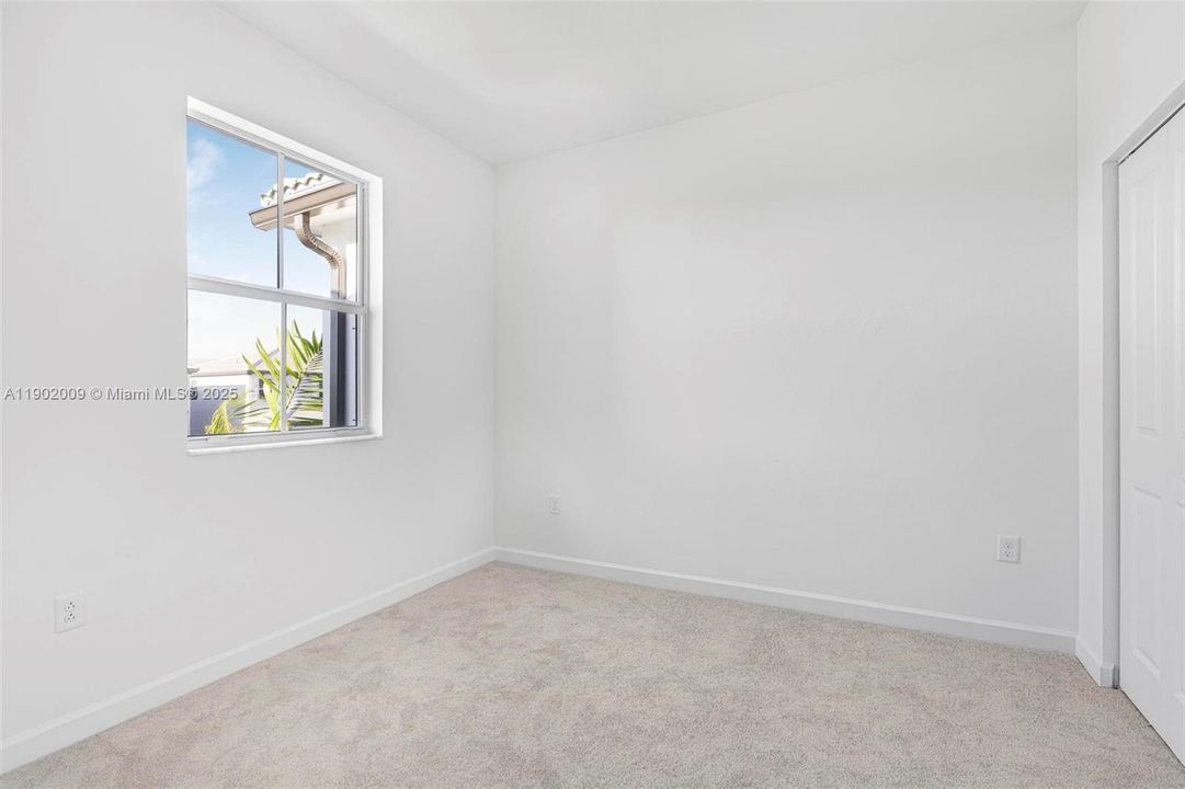 合同活跃: $2,500 (3 贝兹, 2 浴室, 1548 平方英尺)