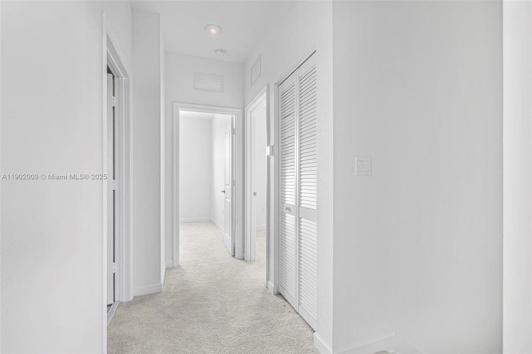 合同活跃: $2,500 (3 贝兹, 2 浴室, 1548 平方英尺)