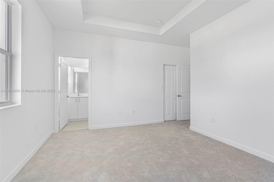 合同活跃: $2,500 (3 贝兹, 2 浴室, 1548 平方英尺)