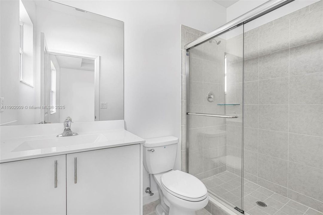 合同活跃: $2,500 (3 贝兹, 2 浴室, 1548 平方英尺)