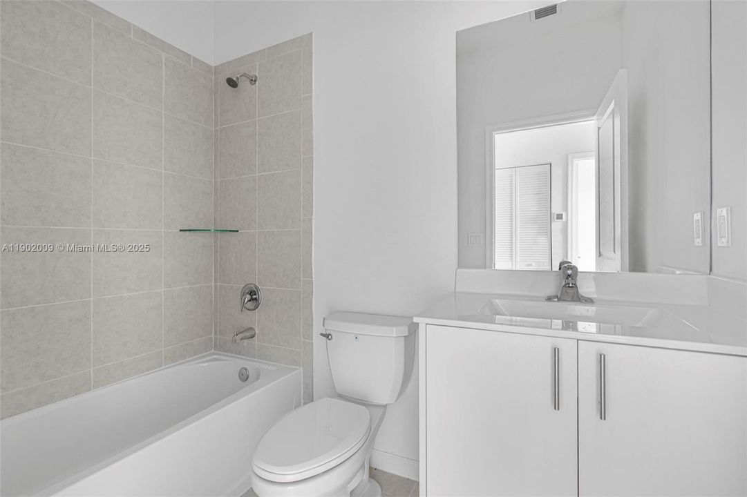 合同活跃: $2,500 (3 贝兹, 2 浴室, 1548 平方英尺)