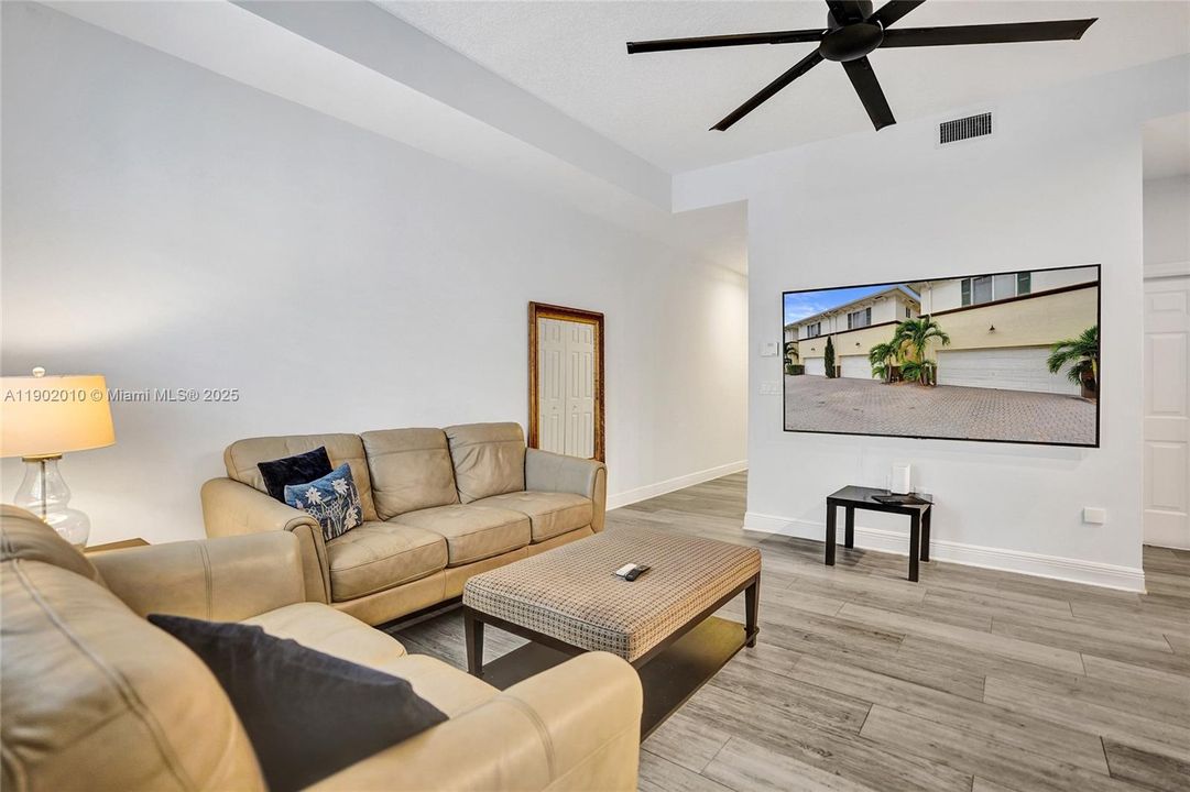 待售: $450,000 (3 贝兹, 2 浴室, 1678 平方英尺)