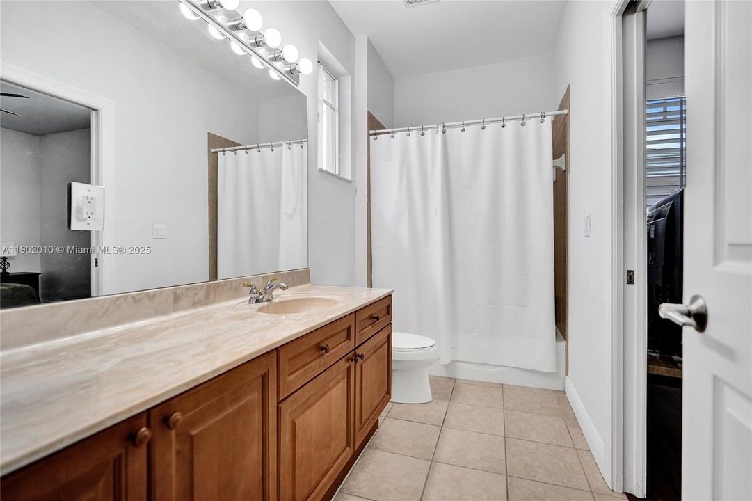 待售: $450,000 (3 贝兹, 2 浴室, 1678 平方英尺)