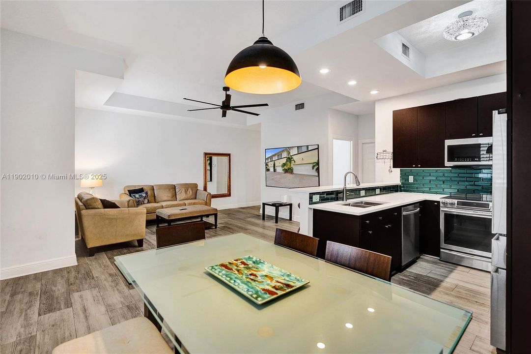 待售: $450,000 (3 贝兹, 2 浴室, 1678 平方英尺)