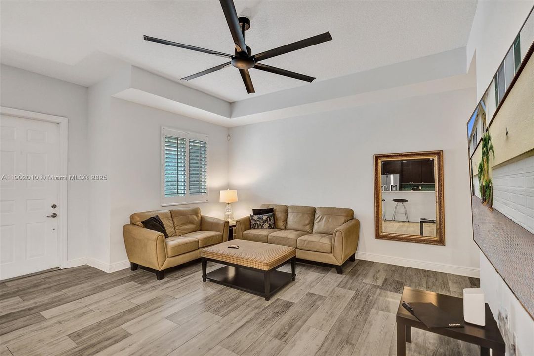 待售: $450,000 (3 贝兹, 2 浴室, 1678 平方英尺)