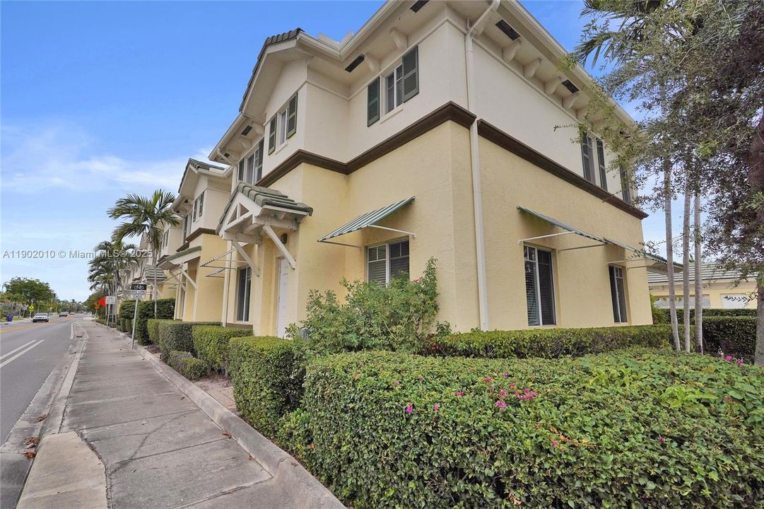 待售: $450,000 (3 贝兹, 2 浴室, 1678 平方英尺)