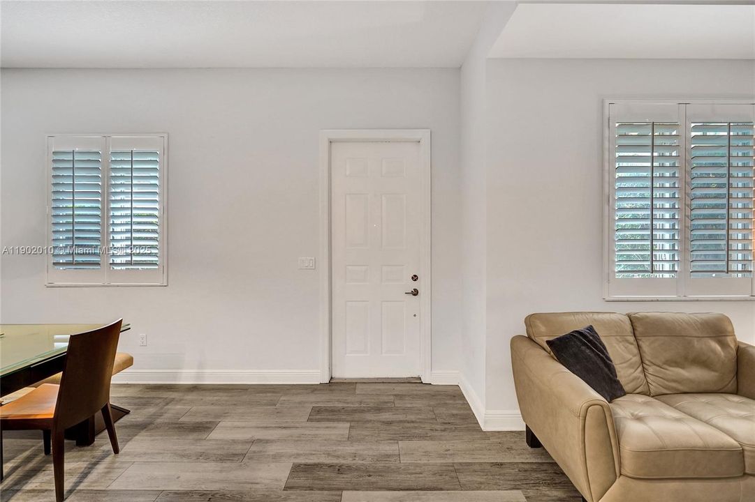 待售: $450,000 (3 贝兹, 2 浴室, 1678 平方英尺)