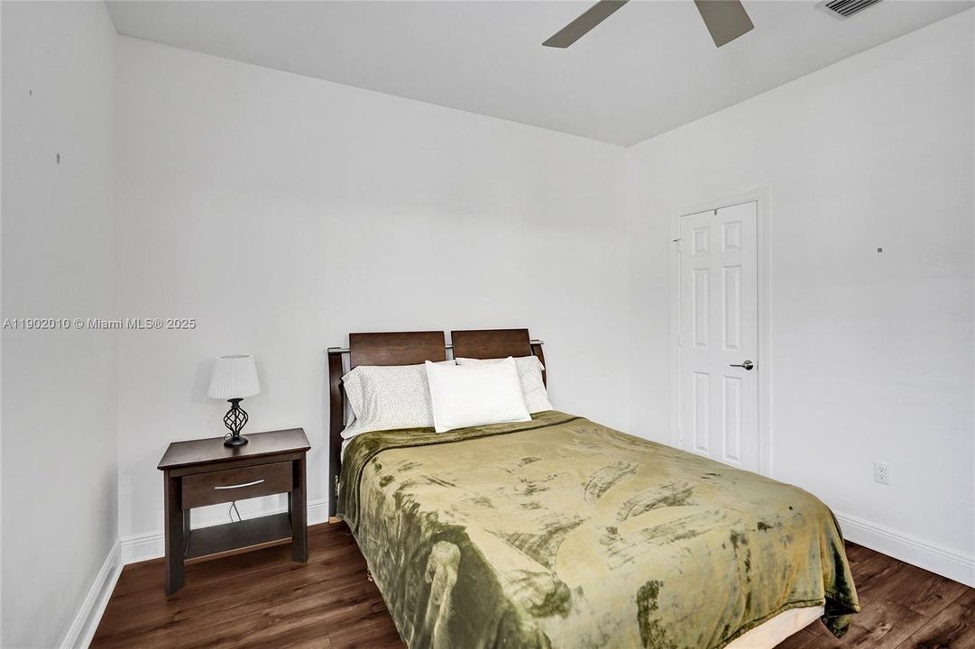 待售: $450,000 (3 贝兹, 2 浴室, 1678 平方英尺)