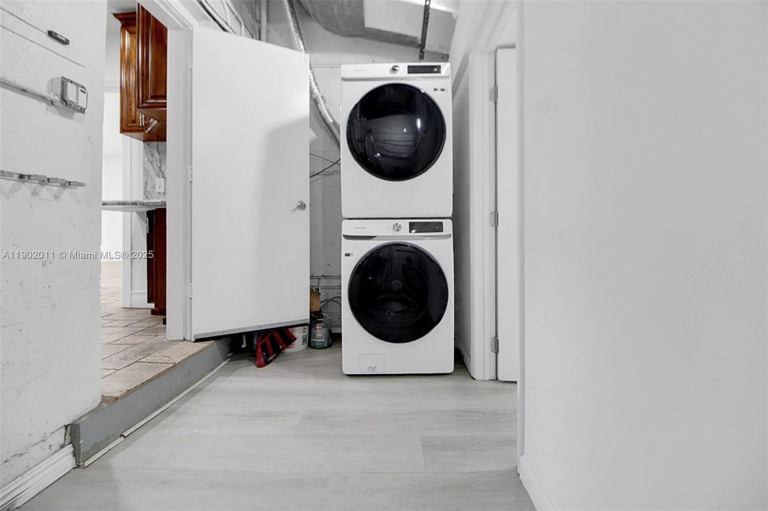 For Sale: $1,070,000 (3 beds, 3 baths, 1836 Square Feet)