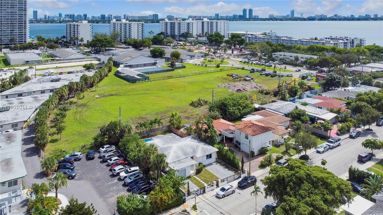 For Sale: $1,070,000 (3 beds, 3 baths, 1836 Square Feet)