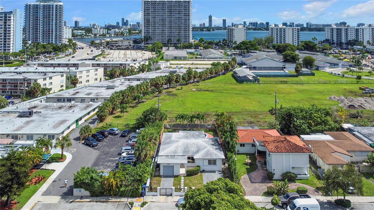 For Sale: $1,070,000 (3 beds, 3 baths, 1836 Square Feet)