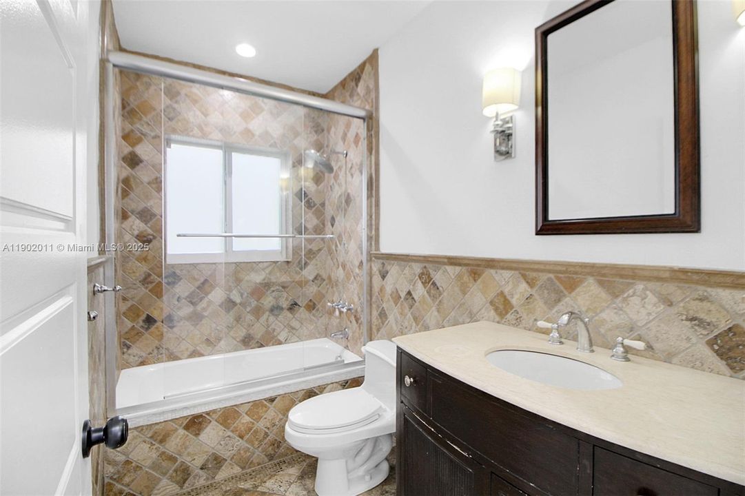 For Sale: $1,070,000 (3 beds, 3 baths, 1836 Square Feet)