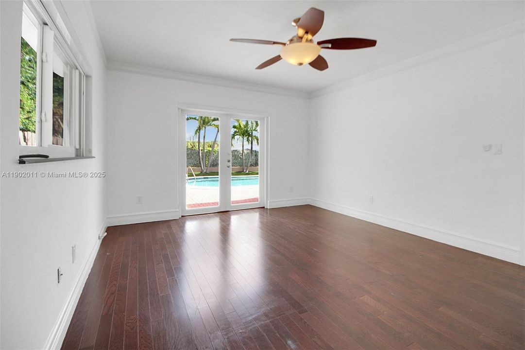 For Sale: $1,070,000 (3 beds, 3 baths, 1836 Square Feet)