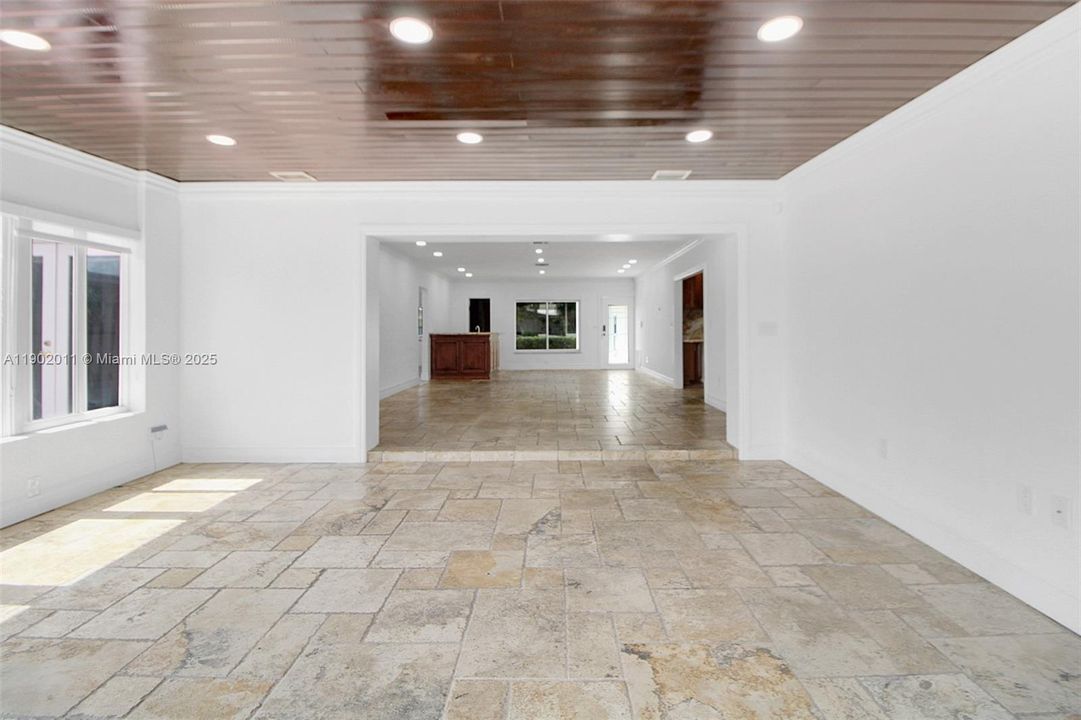 For Sale: $1,070,000 (3 beds, 3 baths, 1836 Square Feet)