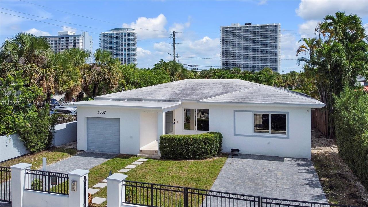 For Sale: $1,070,000 (3 beds, 3 baths, 1836 Square Feet)