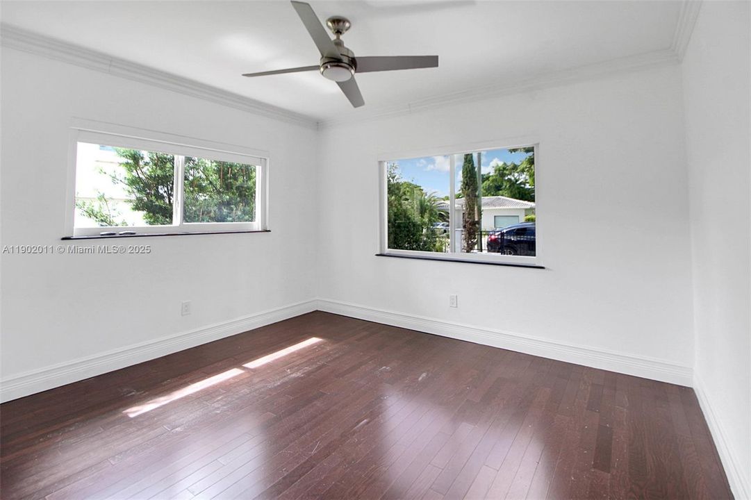 For Sale: $1,070,000 (3 beds, 3 baths, 1836 Square Feet)