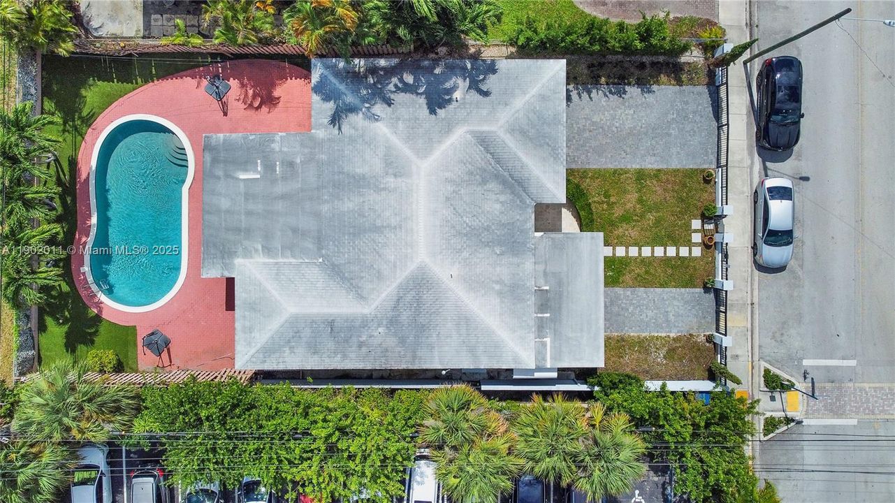 For Sale: $1,070,000 (3 beds, 3 baths, 1836 Square Feet)