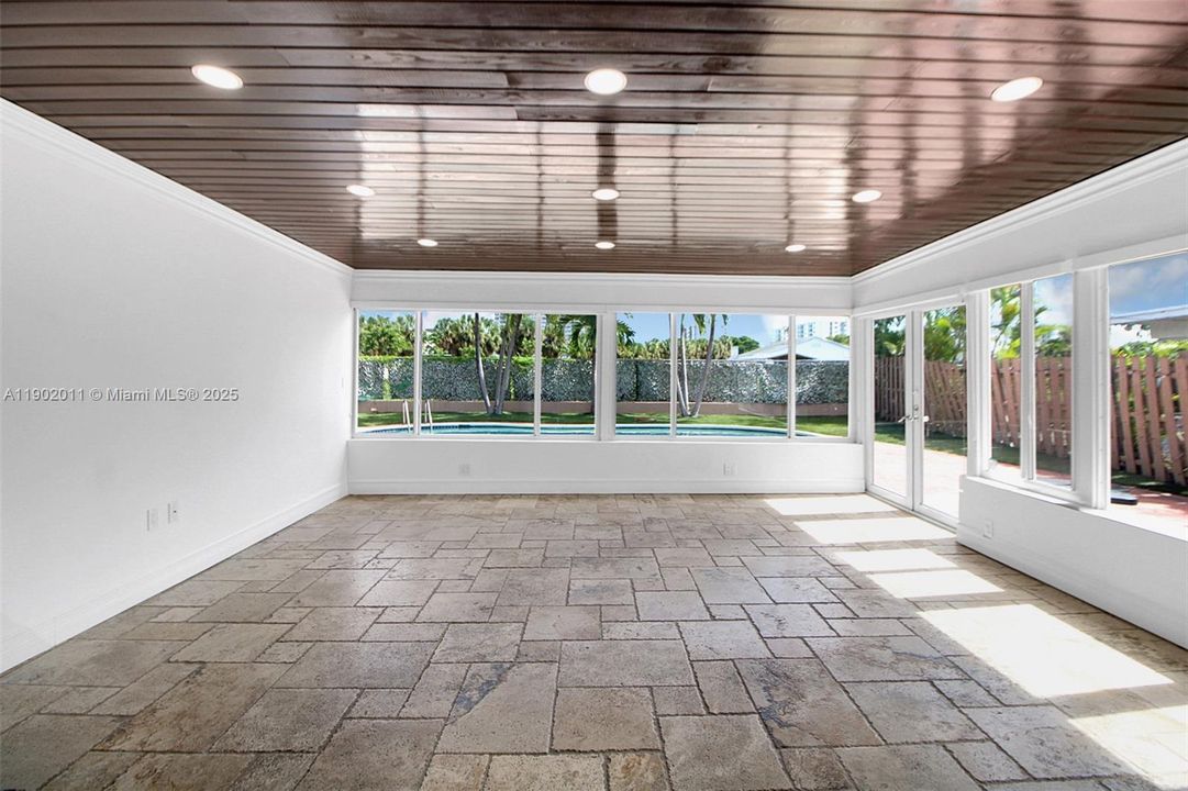 For Sale: $1,070,000 (3 beds, 3 baths, 1836 Square Feet)