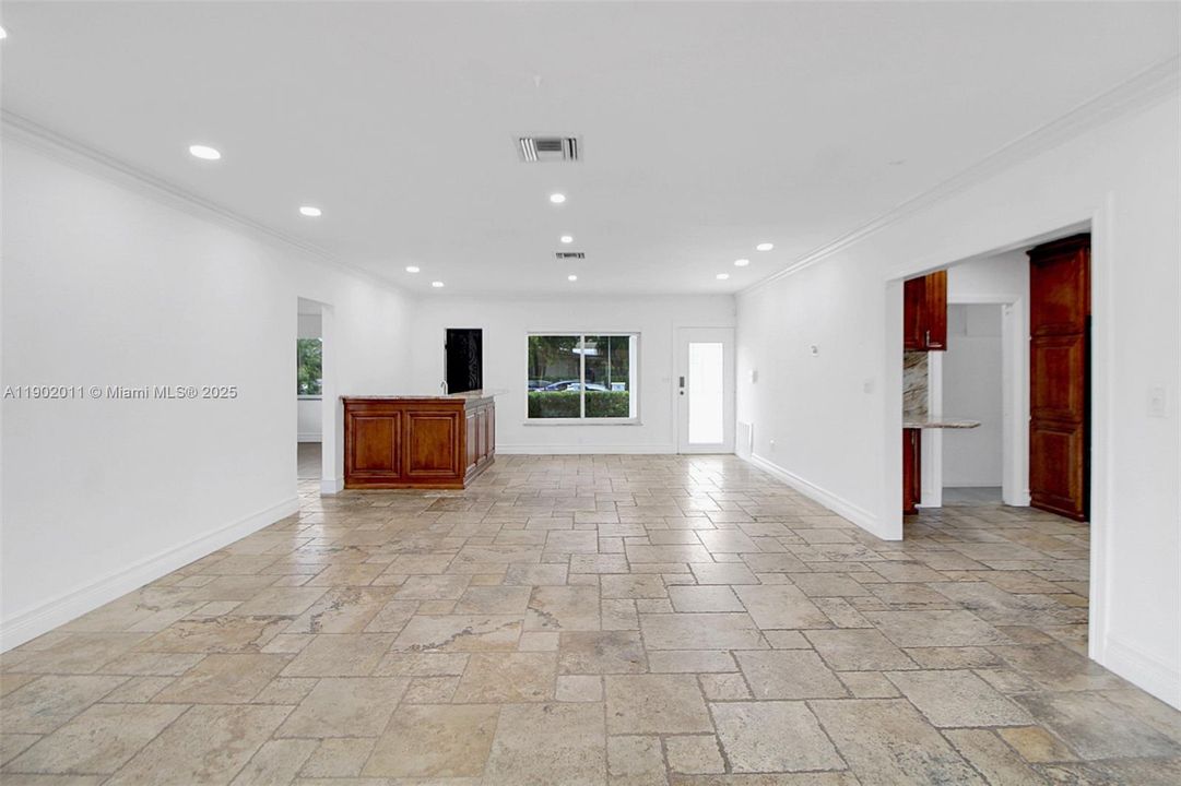 For Sale: $1,070,000 (3 beds, 3 baths, 1836 Square Feet)