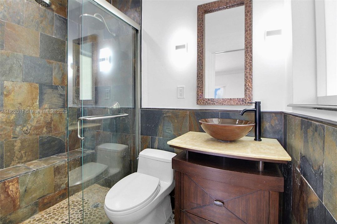 For Sale: $1,070,000 (3 beds, 3 baths, 1836 Square Feet)