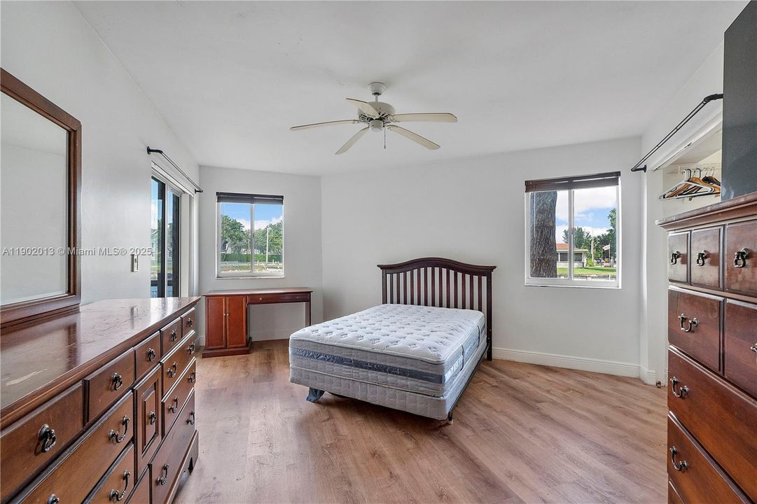 Под контрактом: $2,300 (2 спален, 2 ванн, 1469 Квадратных фут)