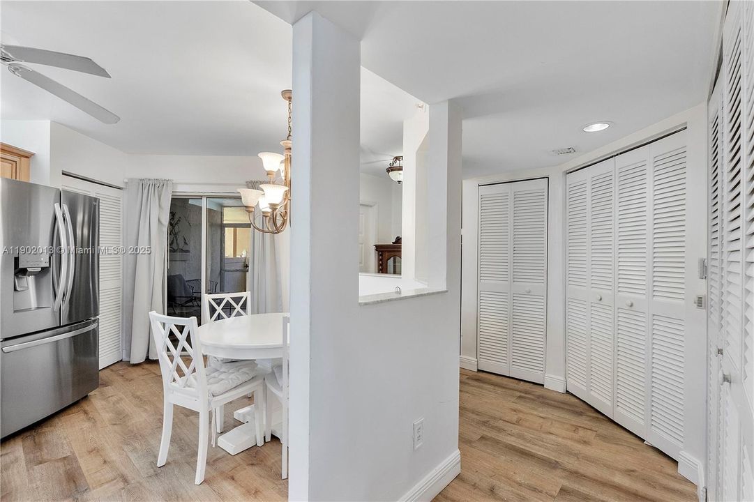 Под контрактом: $2,300 (2 спален, 2 ванн, 1469 Квадратных фут)