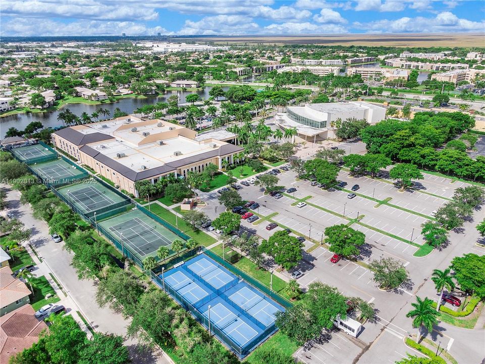 Под контрактом: $2,300 (2 спален, 2 ванн, 1469 Квадратных фут)