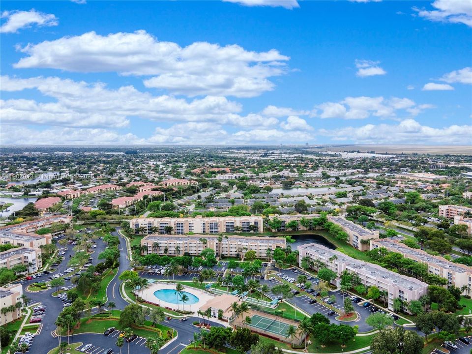 Под контрактом: $2,300 (2 спален, 2 ванн, 1469 Квадратных фут)