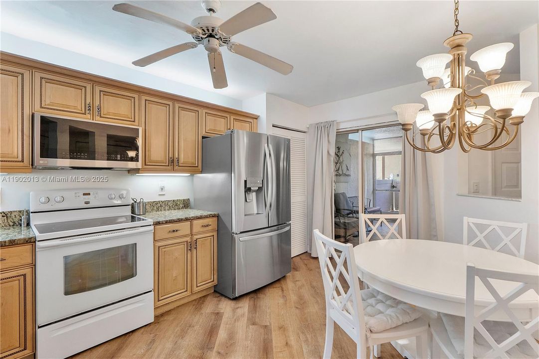 Под контрактом: $2,300 (2 спален, 2 ванн, 1469 Квадратных фут)