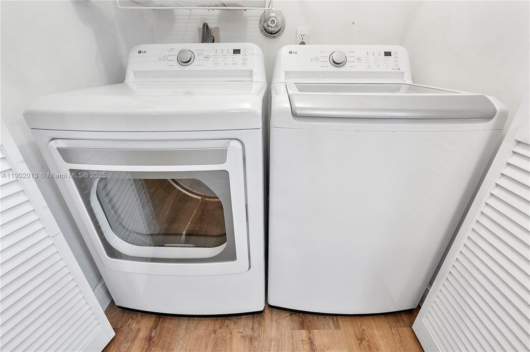 Под контрактом: $2,300 (2 спален, 2 ванн, 1469 Квадратных фут)