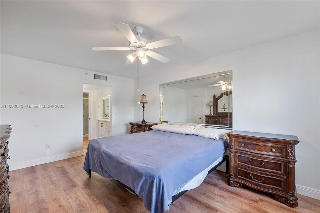 Под контрактом: $2,300 (2 спален, 2 ванн, 1469 Квадратных фут)