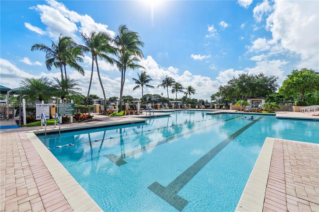 Под контрактом: $2,300 (2 спален, 2 ванн, 1469 Квадратных фут)