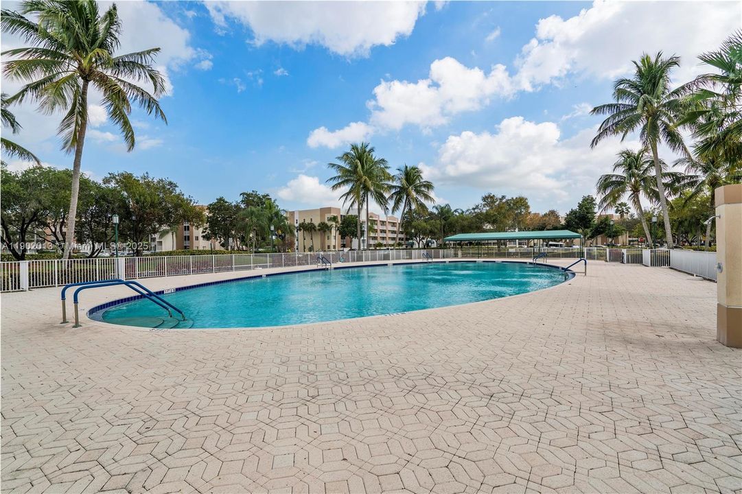 Под контрактом: $2,300 (2 спален, 2 ванн, 1469 Квадратных фут)