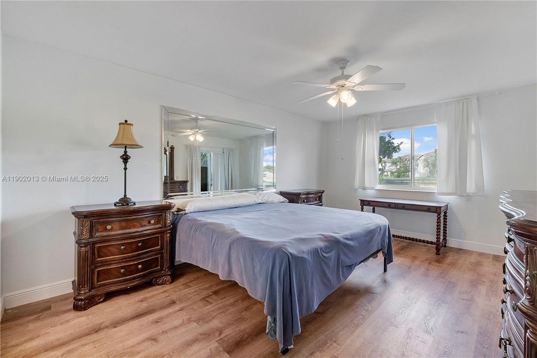 Под контрактом: $2,300 (2 спален, 2 ванн, 1469 Квадратных фут)