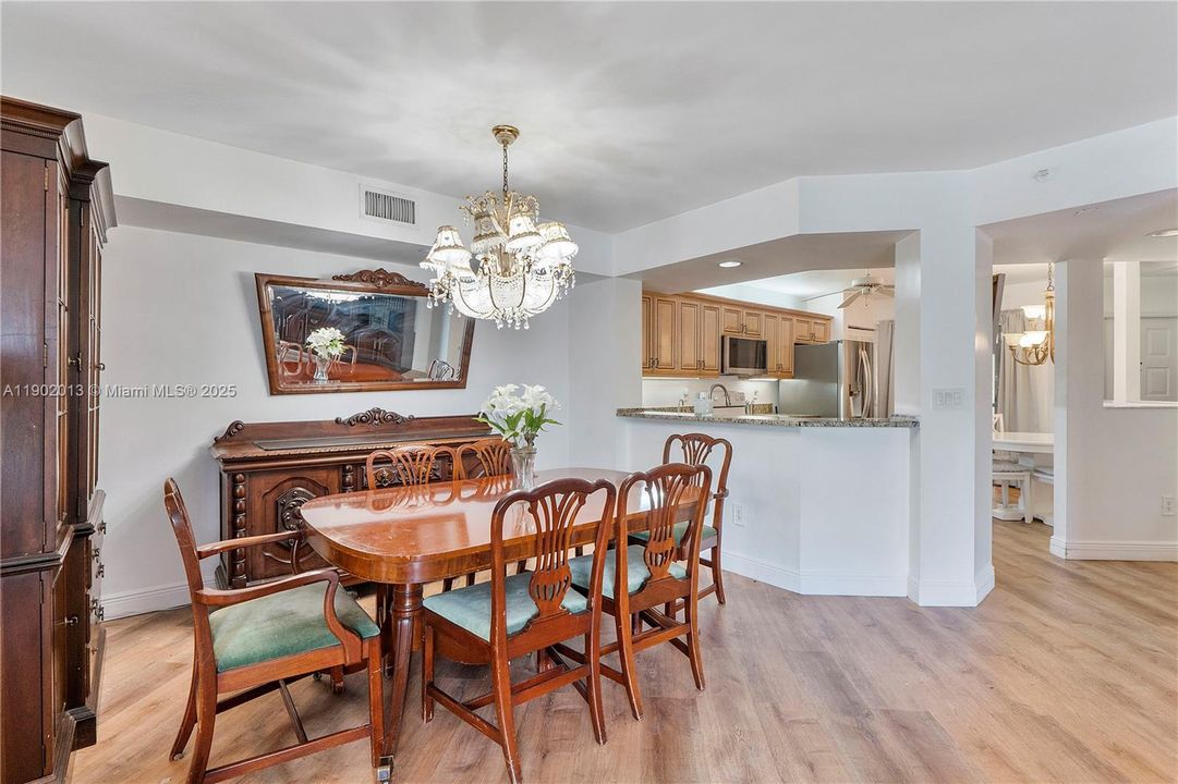 Под контрактом: $2,300 (2 спален, 2 ванн, 1469 Квадратных фут)