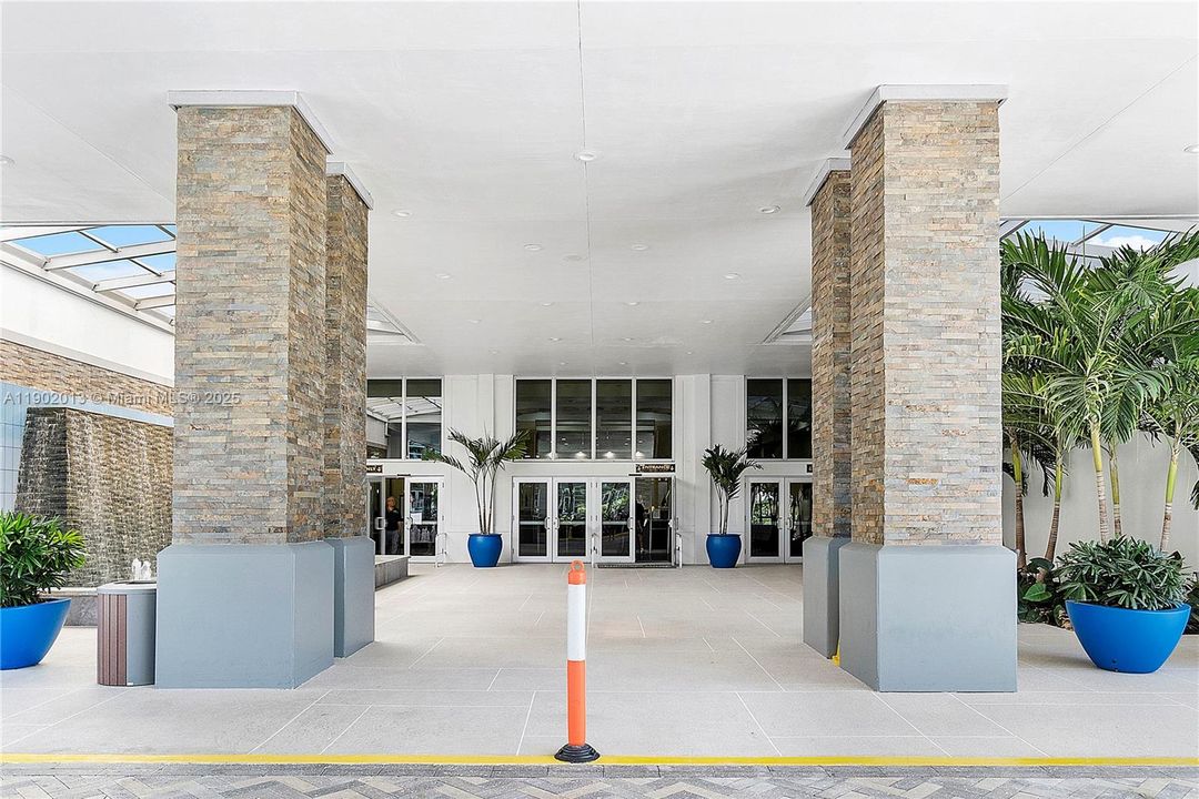 Под контрактом: $2,300 (2 спален, 2 ванн, 1469 Квадратных фут)