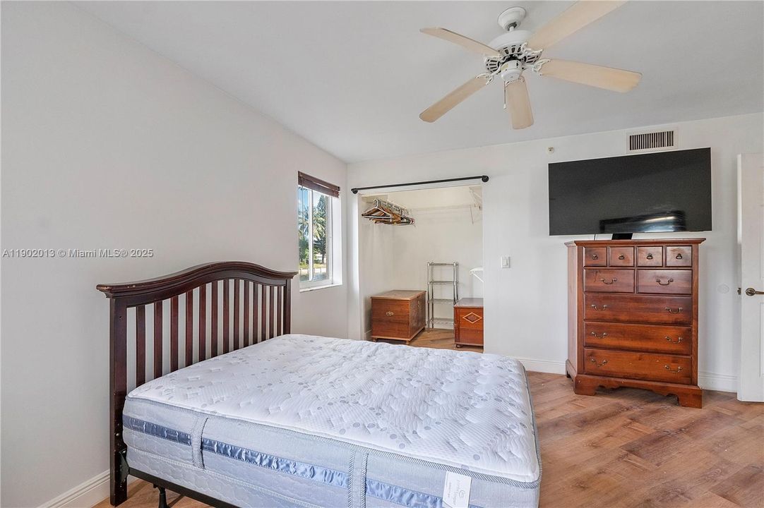 Под контрактом: $2,300 (2 спален, 2 ванн, 1469 Квадратных фут)